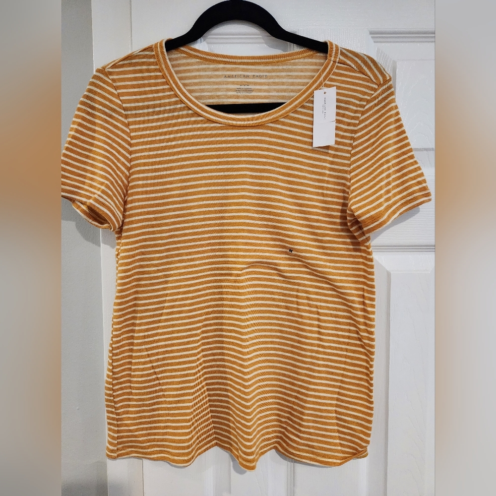 Women's Old Navy t-shirt yellow Medium NWT